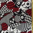 Mintás vastag kötött fehér / fekete / piros absztrakt minta 150 cm