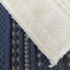 Mintás vastag jacquard fehér / kék 136 - 138 cm