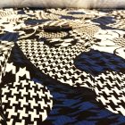 Mintás vastag kötött fekete / fehér / királykék absztrakt minta 150 cm