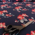 Mintás poliészter jersey sötétkék, piros, fehér virág minta 150 cm