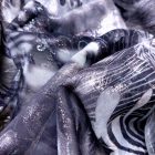 Mintás alkalmi muszlin ezüst / szürke / fekete / fehér 130 cm széles