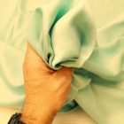 Ruha szatén halvány zöld 145 - 150 cm széles