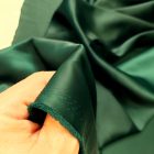 Ruha szatén sötétzöld 145 - 150 cm széles 350 grammos
