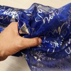 Organza kék / ezüst ünnepi minta 150 cm széles